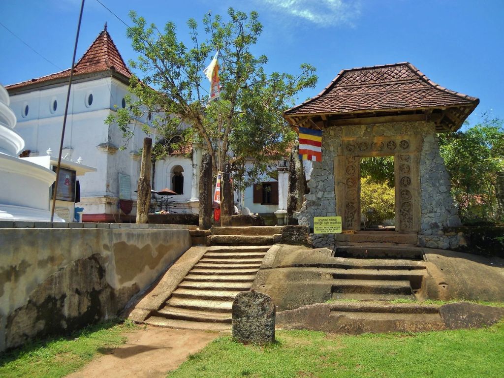 Visit Galapatha Raja Maha Vihara